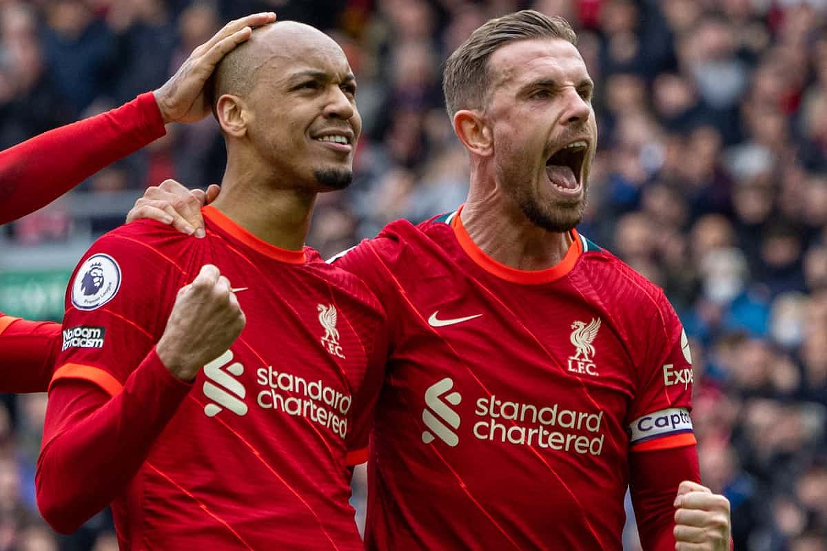 Fabinho và Henderson trong trận đấu của Liverpool